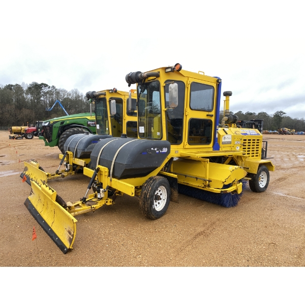 2019 SUPERIOR DT74J Broom