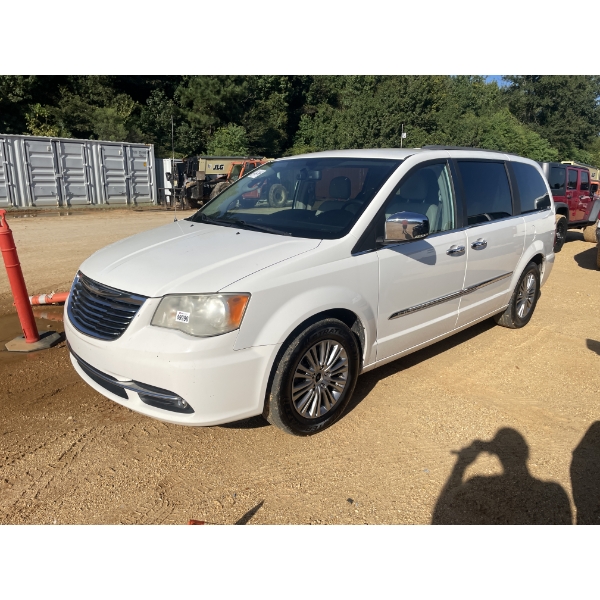 2013 CRYSLER TOWN & COUNTRY Passenger Van