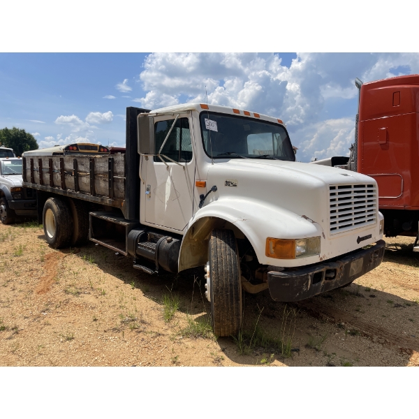 1994 INTERNATIONAL 4900 Flatbed Dump Truck