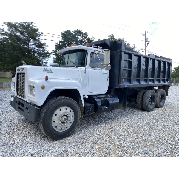 1986 MACK R686ST Dump Truck