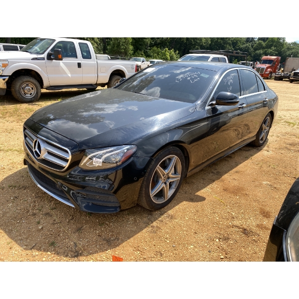 2018 MERCEDES BENZ E300 Automobile