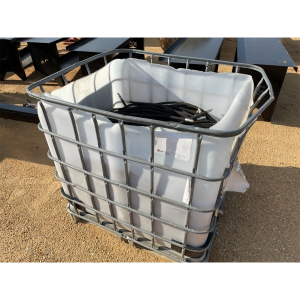 VARIOUS HYDRAULIC HOSES W/ TOTE