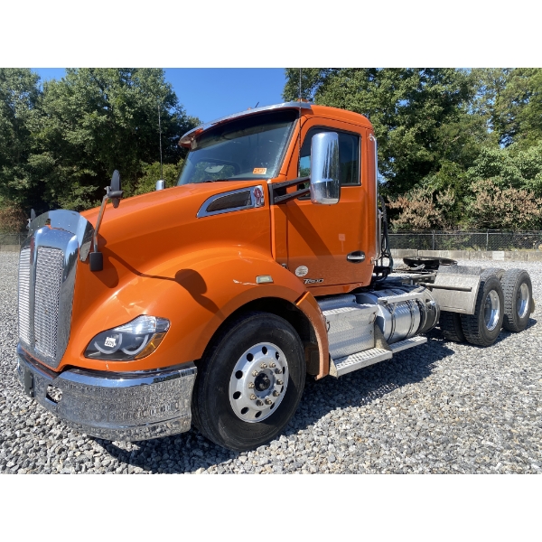 2018 KENWORTH T680 Day Cab Truck