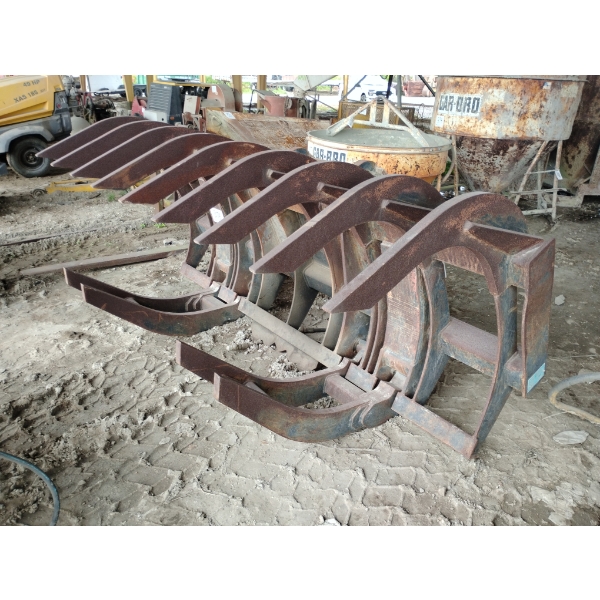 FLECO GRAPPLE Loader Attachments