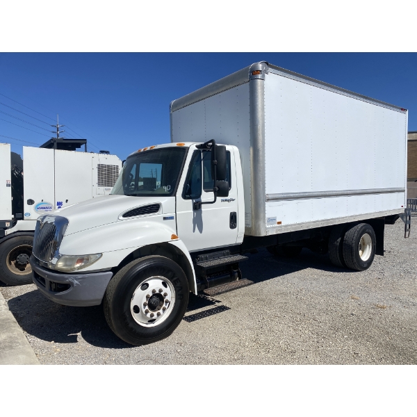 2014 INTERNATIONAL 4300 Box Truck