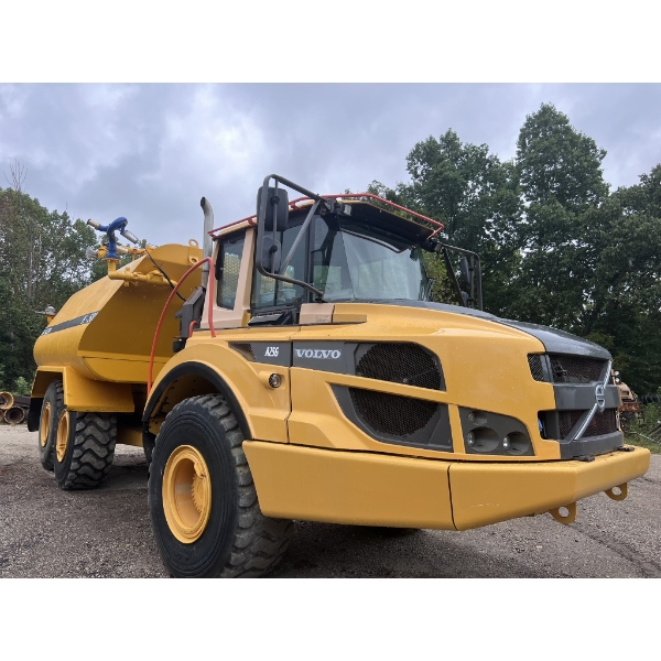 2014 VOLVO A25G Water Wagon