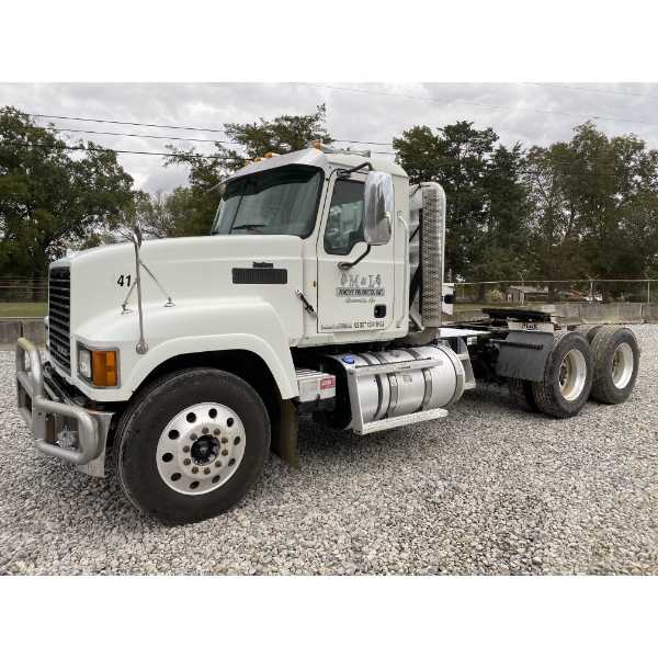 2014 MACK CHU613 Day Cab Truck