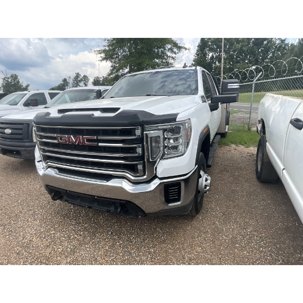 2020 GMC 3500 HD Flatbed Truck