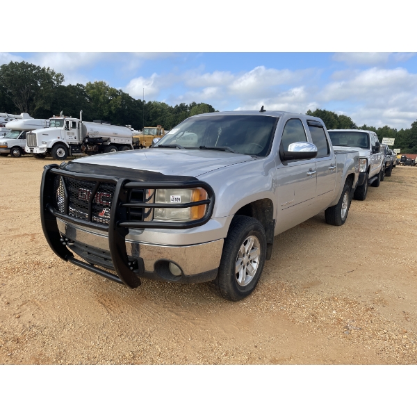 2010 GMC SIERRA SLE Pickup Truck