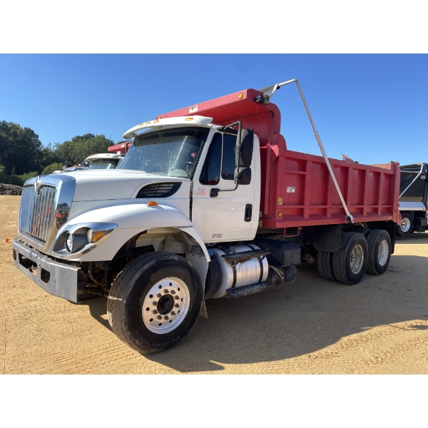 2015 INTERNATIONAL 7600 Dump Truck