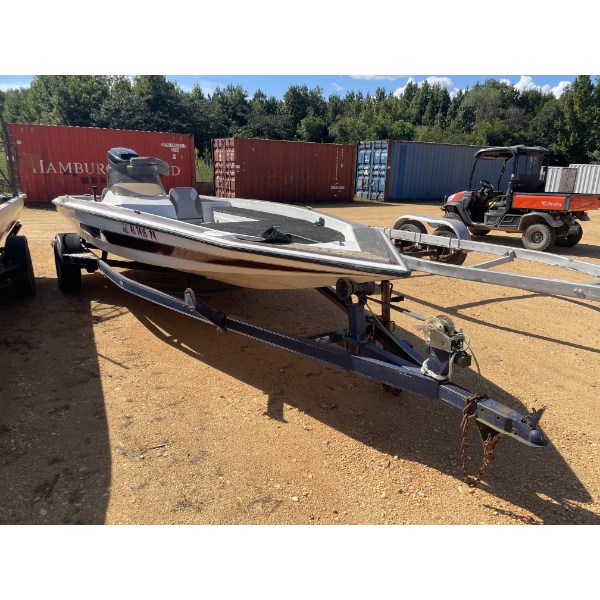 LEGEND DOMINATOR Boat