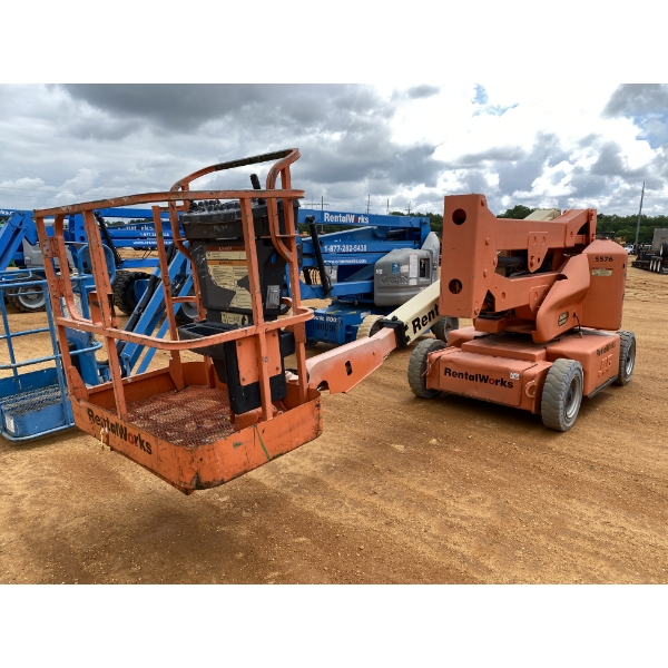 2011 JLG E400AN Manlift