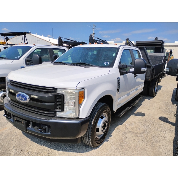 2017 FORD F350 XL Flatbed Truck