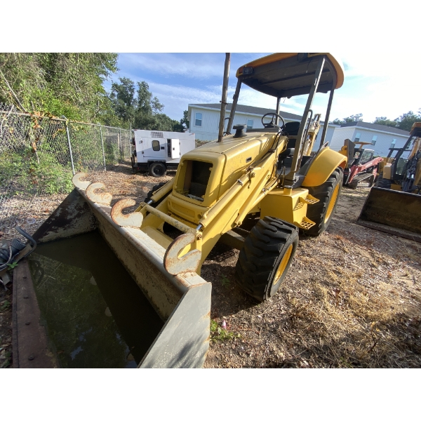 2000 NEW HOLLAND 555E Backhoe