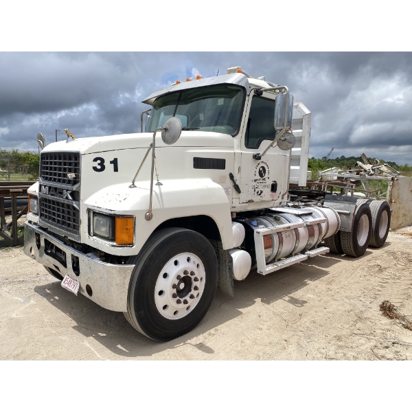 2021 MACK PI64T Day Cab Truck