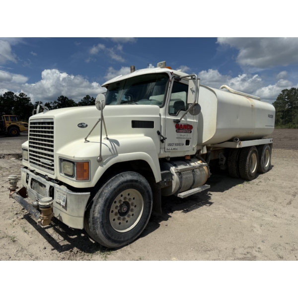 2010 MACK CHU613 Water Truck