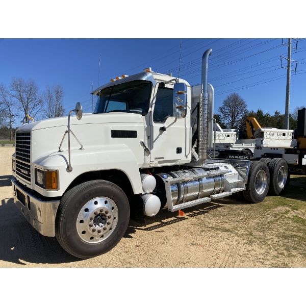 2020 MACK PI64T Day Cab Truck