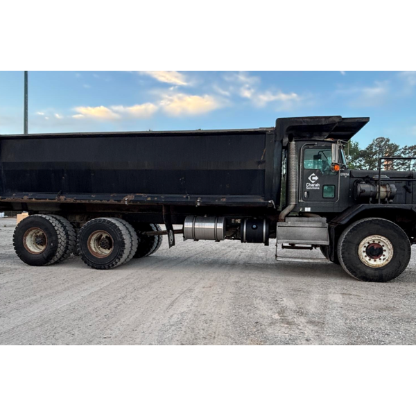 2019 KENWORTH C500 Dump Truck