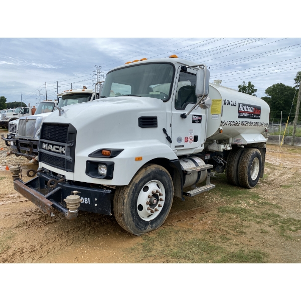 2022 MACK MD642R Water Truck