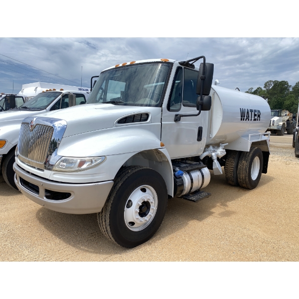 2015 INTERNATIONAL 4300 Water Truck