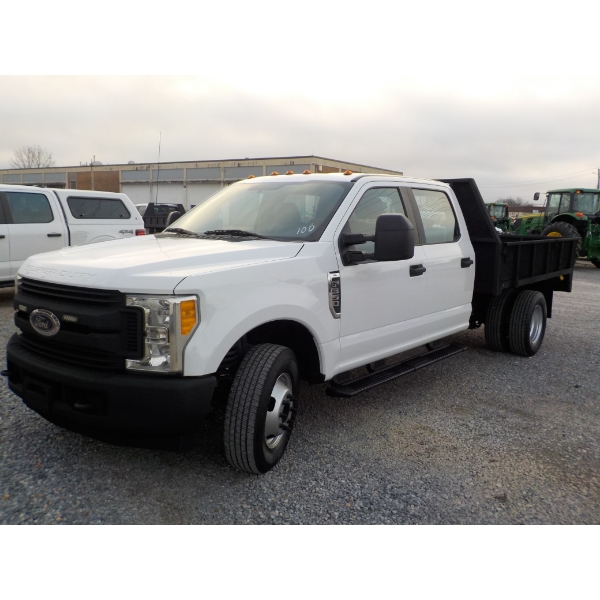 2017 FORD F350 XL Flatbed Truck