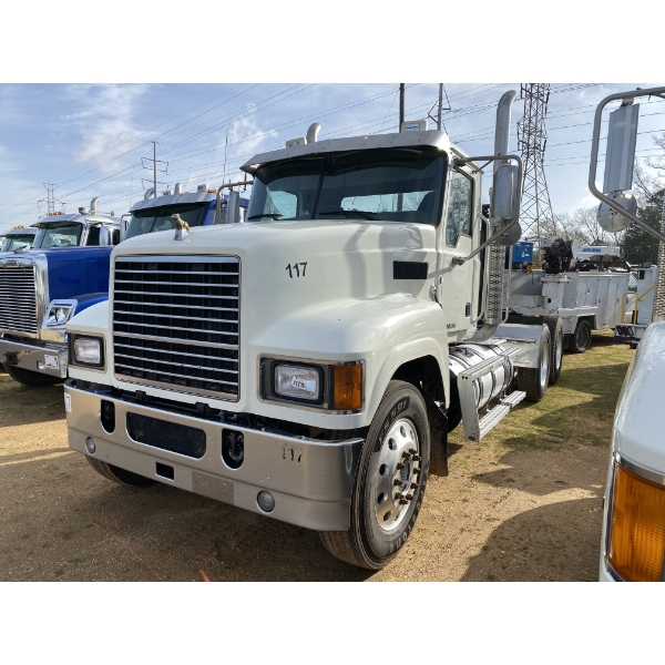 2017 MACK CHU613 Day Cab Truck