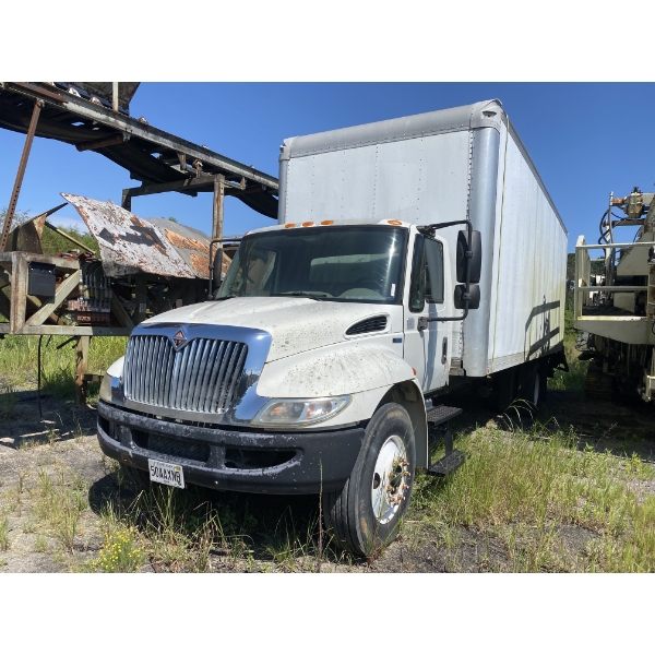 2012 INTERNATIONAL 4300 Box Truck