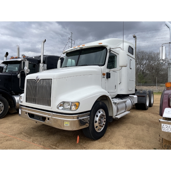 2005 INTERNATIONAL 9200i Sleeper Truck