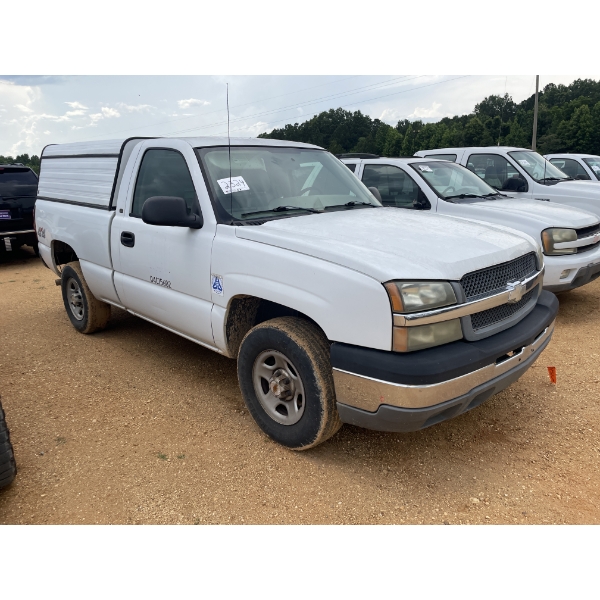 2004 CHEVROLET SILVERADO Pickup Truck