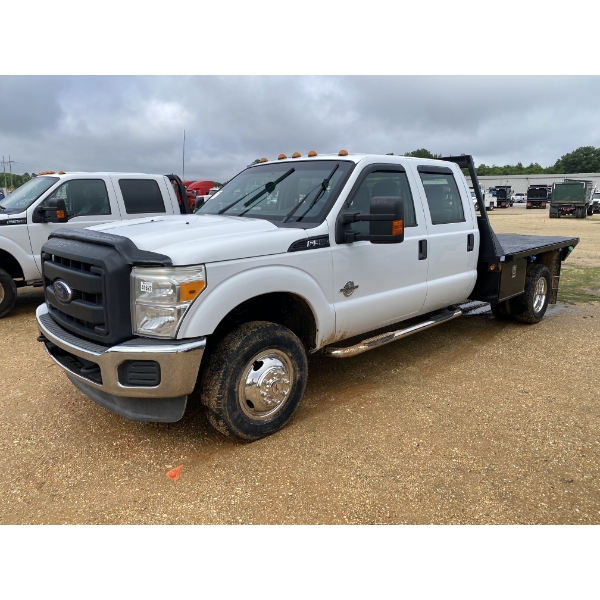 2015 FORD F350 Flatbed Truck