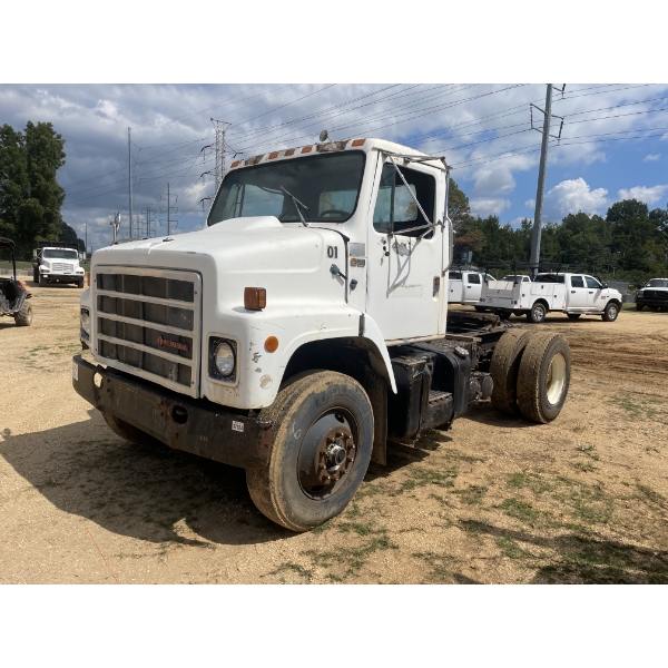 1989 INTERNATIONAL S2300 Day Cab Truck