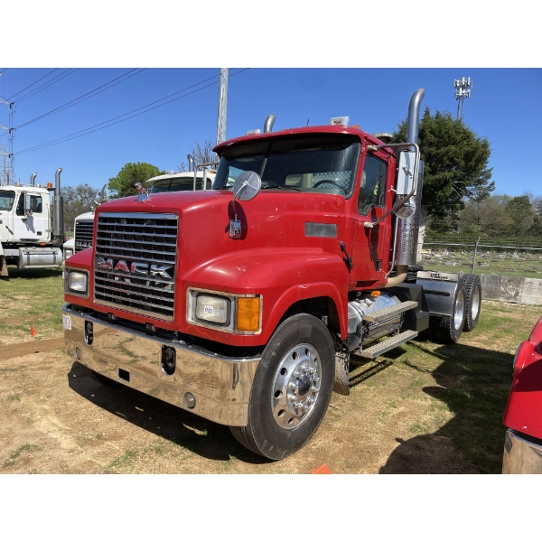 2006 MACK CHN613 Day Cab Truck