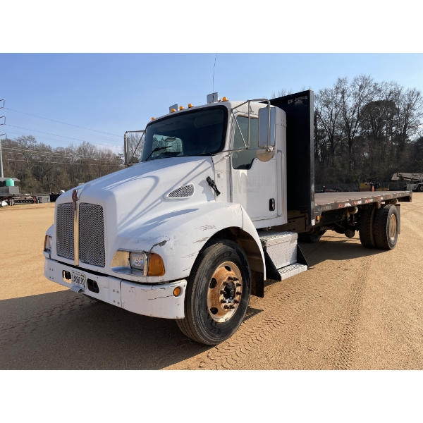 2006 KENWORTH T300 Flatbed Truck