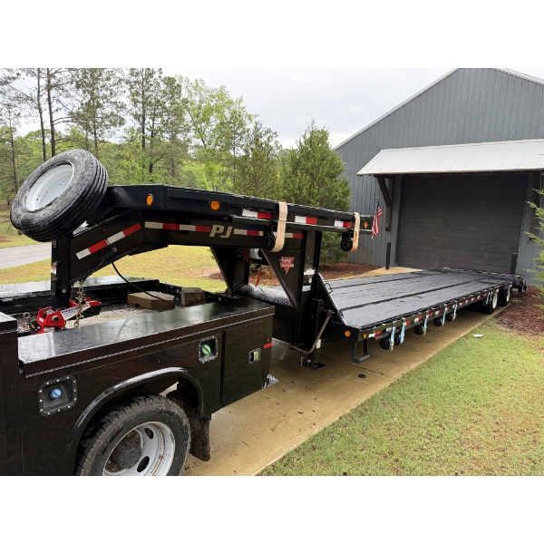 2020 PJ LD402 Gooseneck Trailer