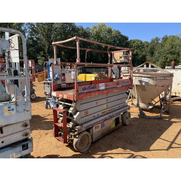 2004 SKYJACK SJ111 3226 Scissor Lift