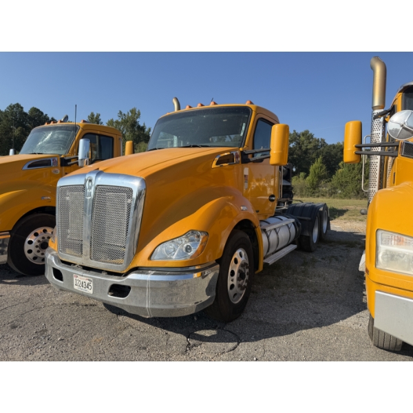 2022 KENWORTH T680 Day Cab Truck