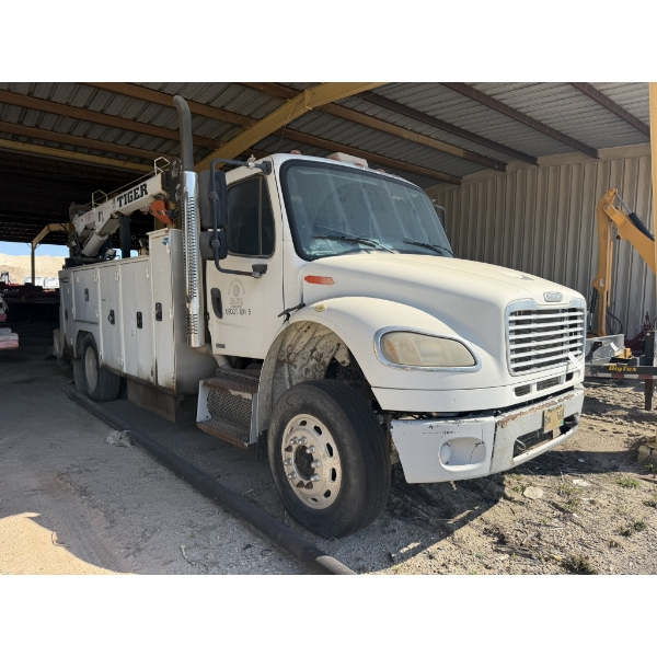 2008 FREIGHTLINER M2 Service / Mechanic Truck
