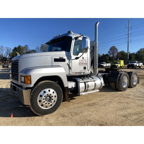 2017 MACK CHU613 Day Cab Truck
