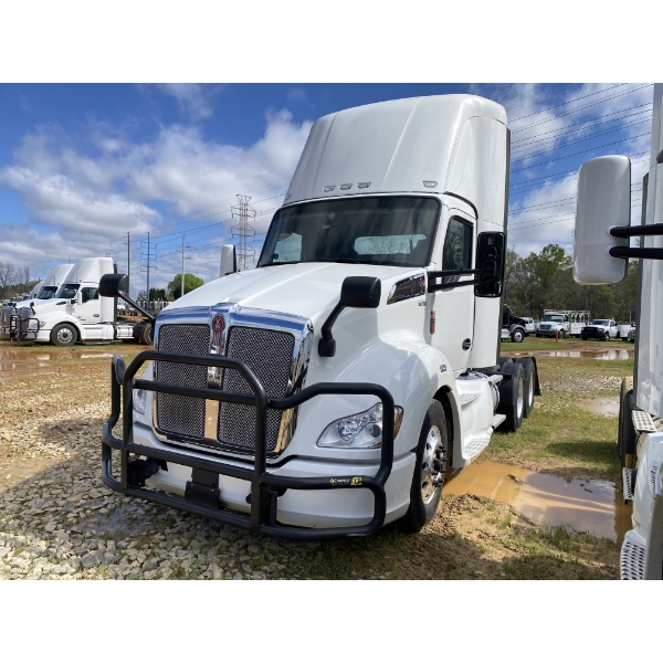 2021 KENWORTH T680 Day Cab Truck