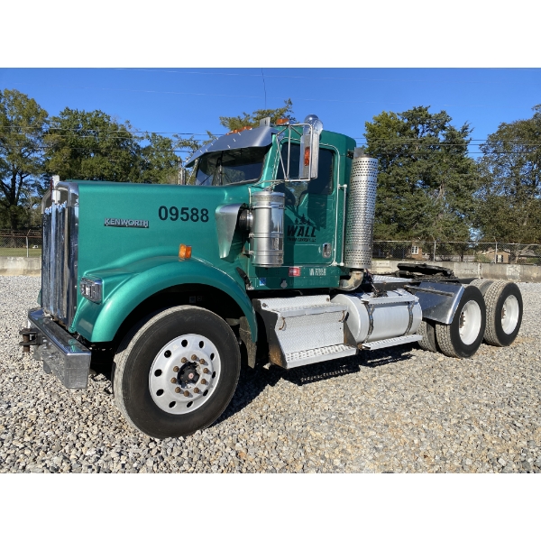 2007 KENWORTH W900 Day Cab Truck
