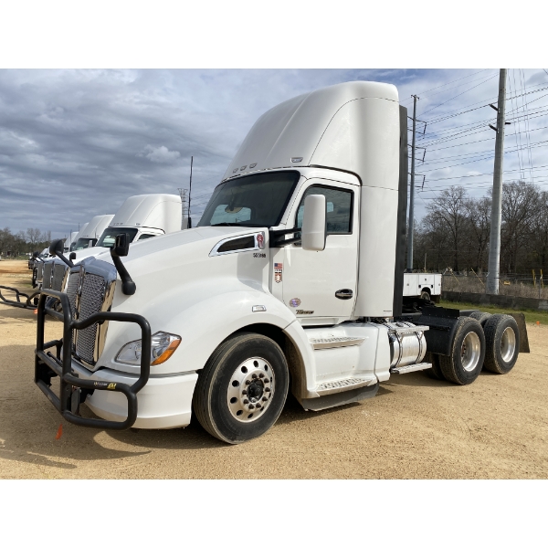 2021 KENWORTH T680 Day Cab Truck