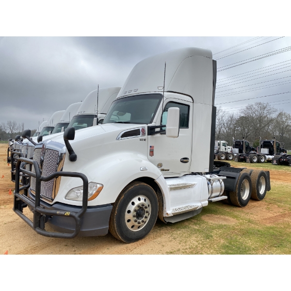2021 KENWORTH T680 Day Cab Truck