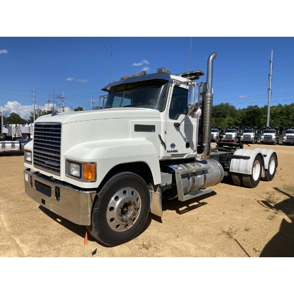 2017 MACK CHU613 Day Cab Truck