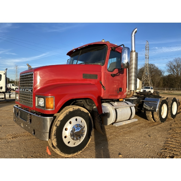 2006 MACK CHN613 Day Cab Truck