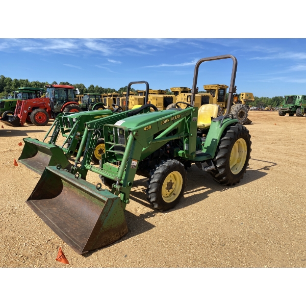 JOHN DEERE 4300 Farm Tractor