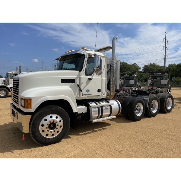 2017 MACK CHU613 Day Cab Truck