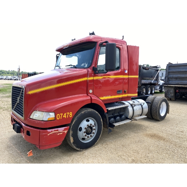 2007 VOLVO VN Day Cab Truck