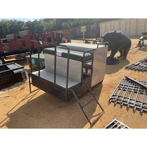 DOGBOX WITH  BENCH SEAT & GUN RACKS