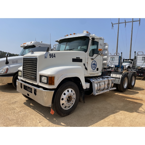 2011 MACK CHU613 Day Cab Truck