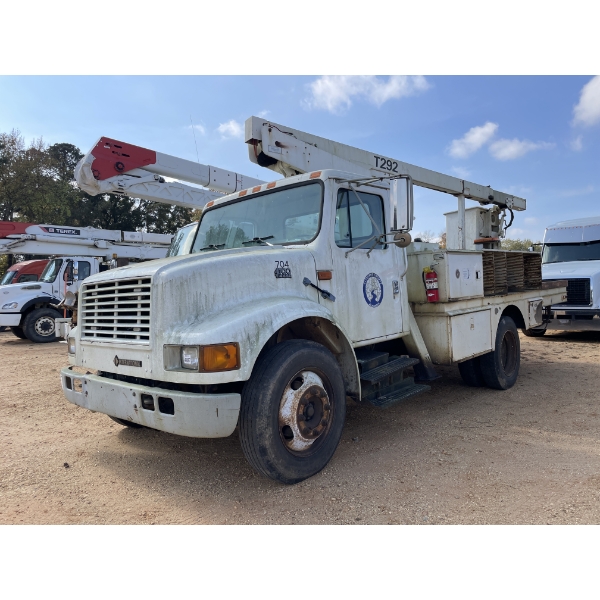 2000 INTERNATIONAL 4700 Bucket Truck